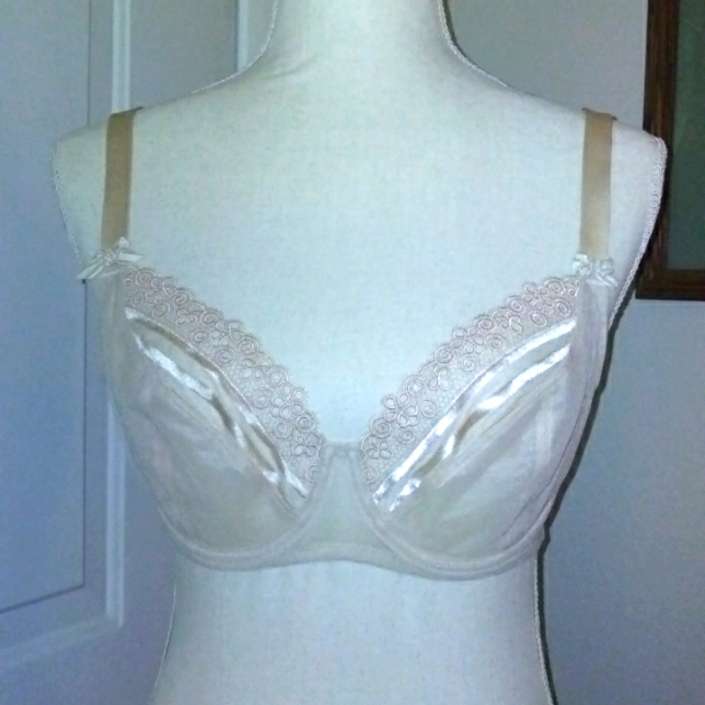 Wacoal 34D Nude Lace Bra PRISTINE